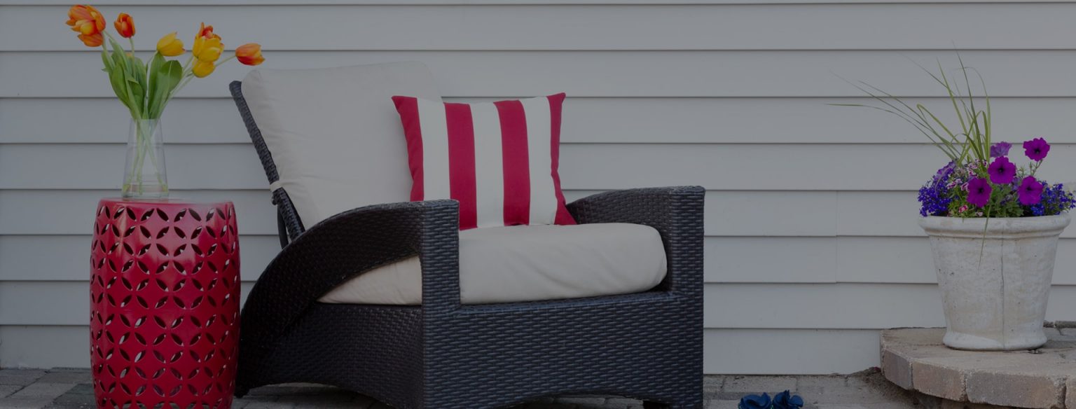 Es verfügt über eine große gepflasterte<br />
Terrasse mit Sitzgelegenheiten im Freien